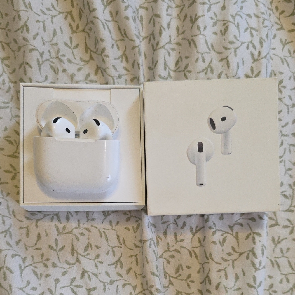 Apple White Earbud Headphones